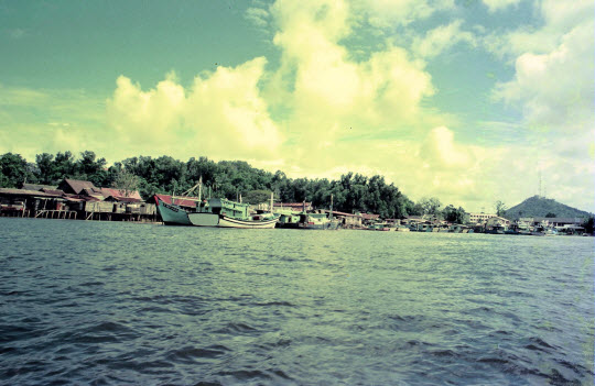 馬來西亞東岸 Kuala Terengganu 自架漁船往 Marang 漁村
