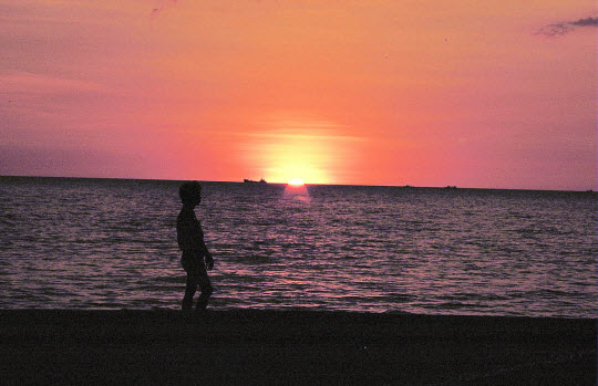 泰國布吉島Ao Karon 沙灘黃昏日落景色